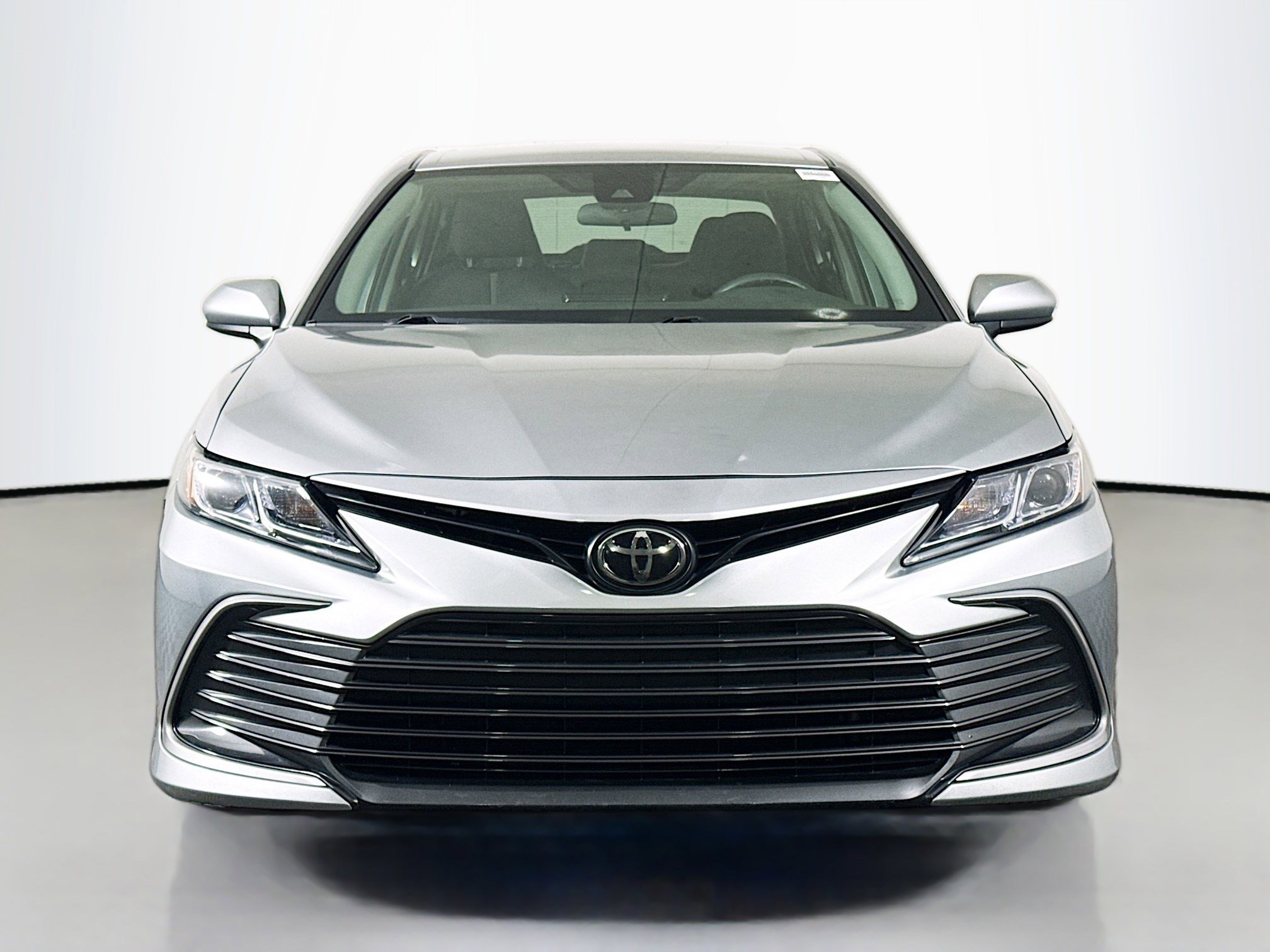 Used 2024 Toyota Camry LE image 2