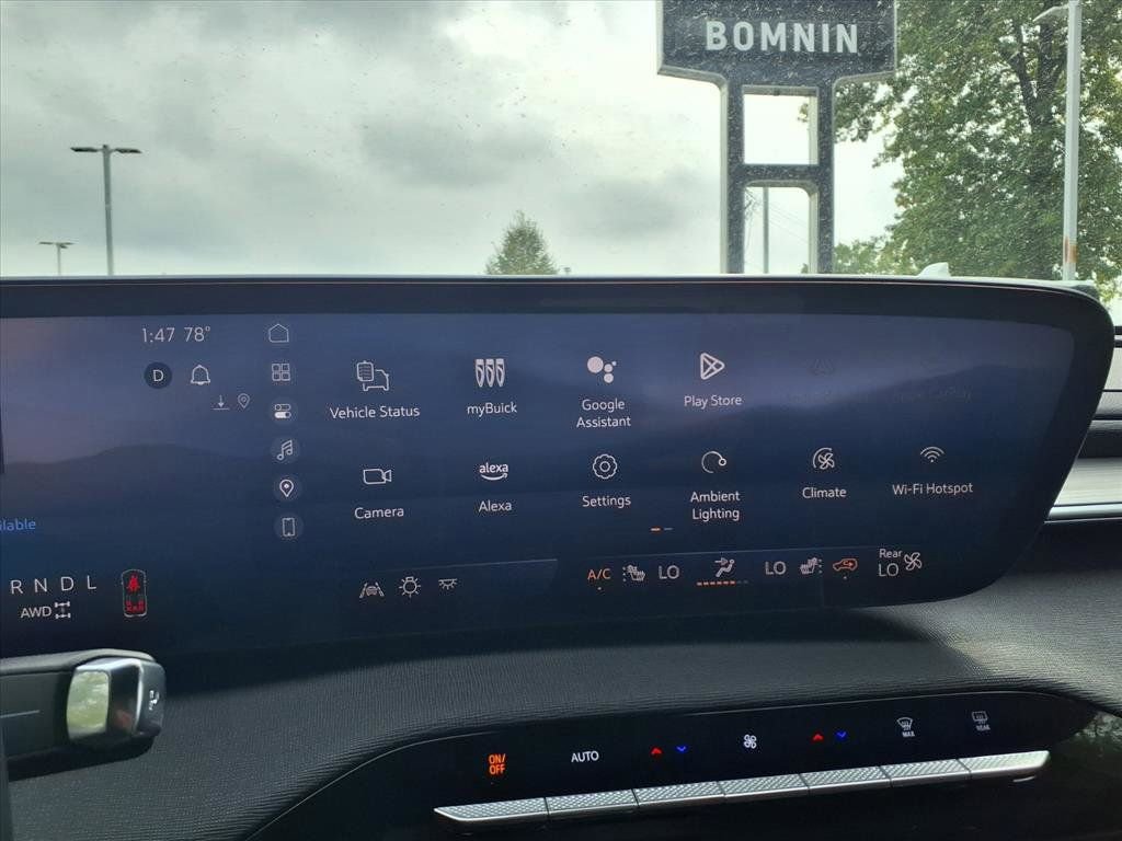 Used 2025 Buick Enclave Preferred w/ Power Package image 13