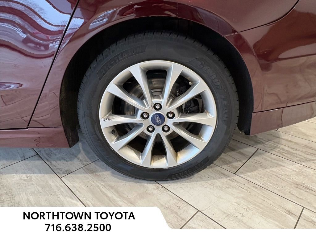 Used 2017 Ford Fusion SE FWD image 33