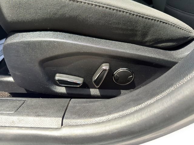Used 2020 Ford Fusion SE FWD image 18