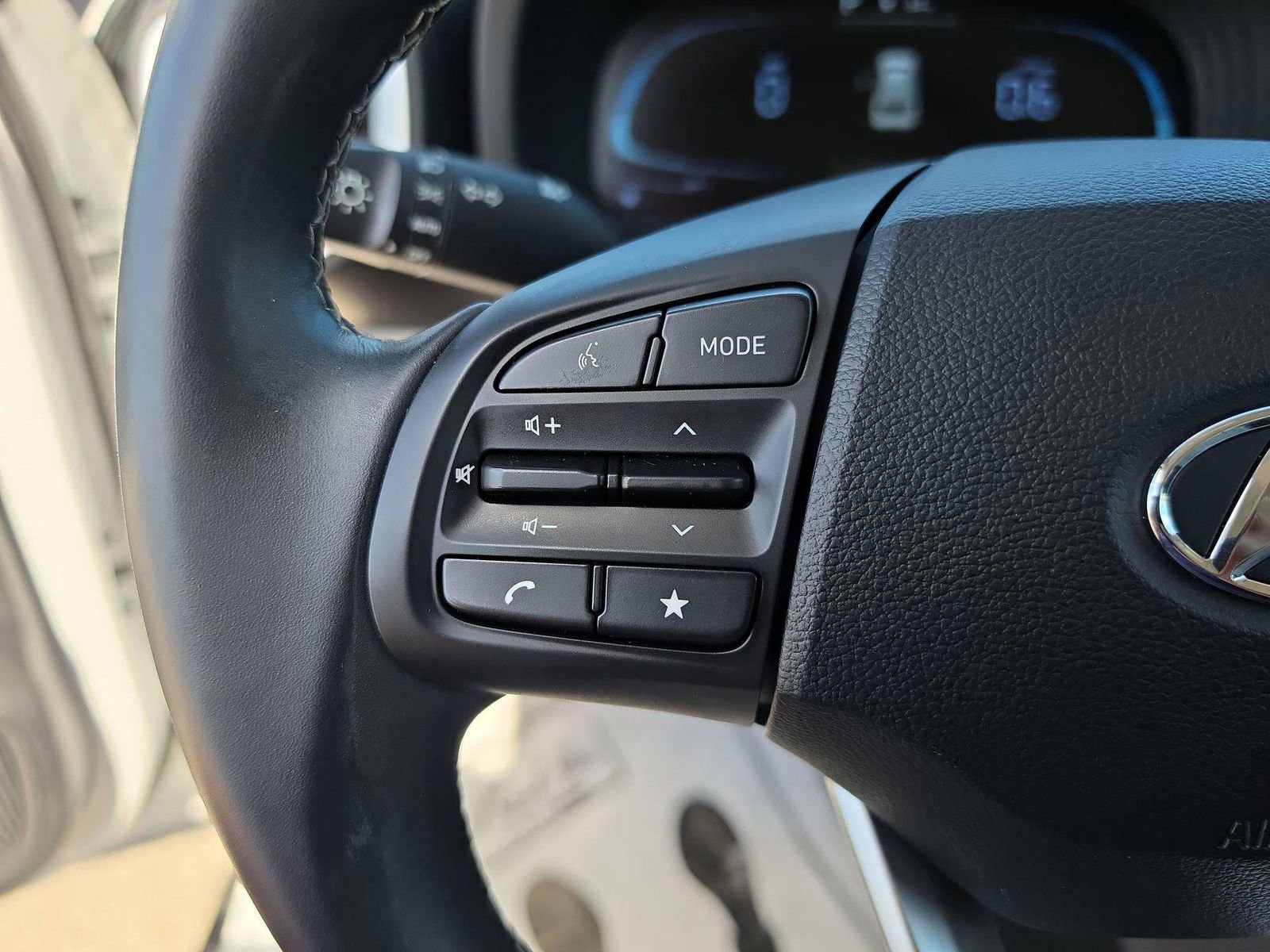 Used 2023 Hyundai Venue SEL image 29