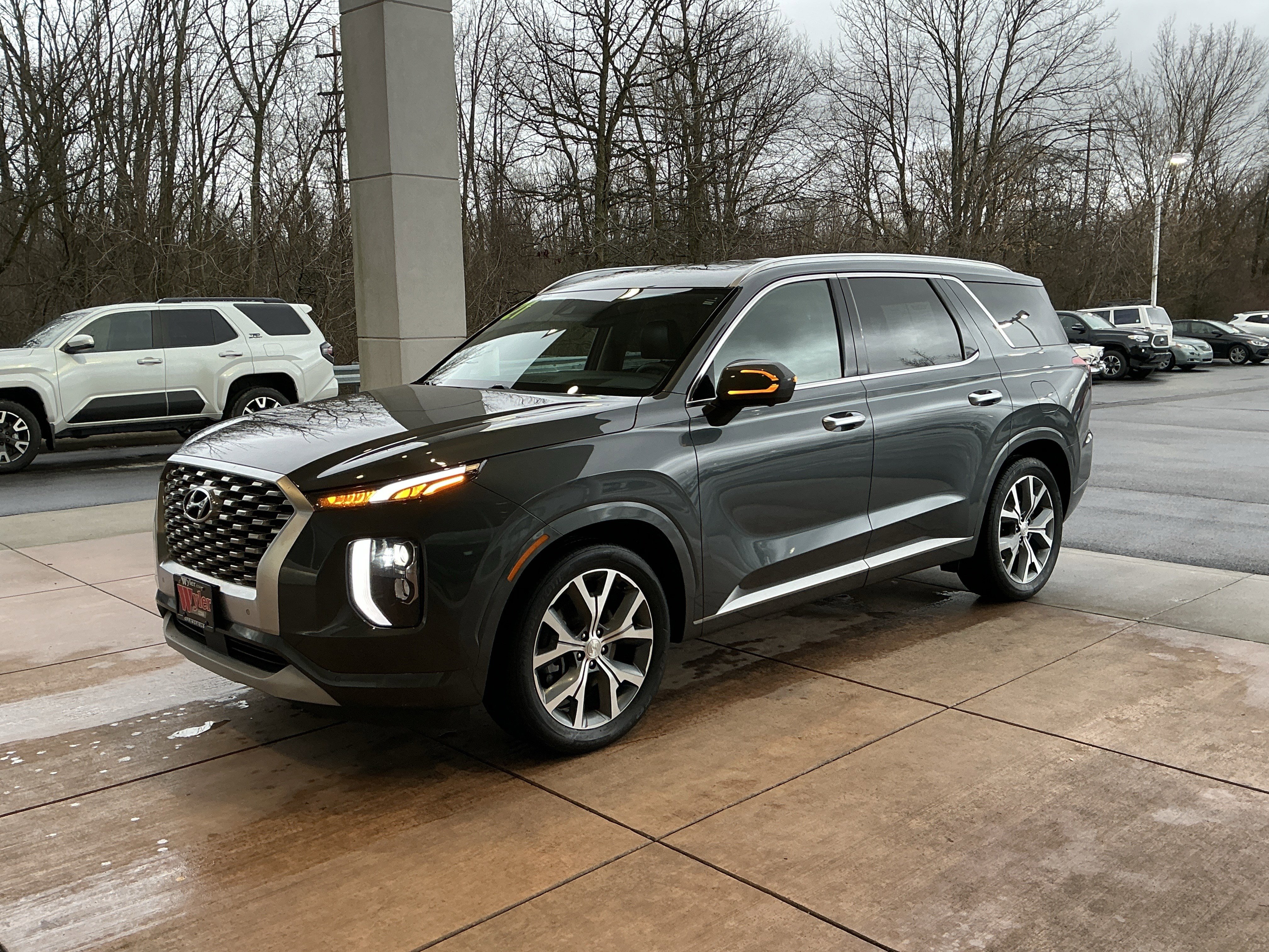 Used 2021 Hyundai Palisade Limited image 3