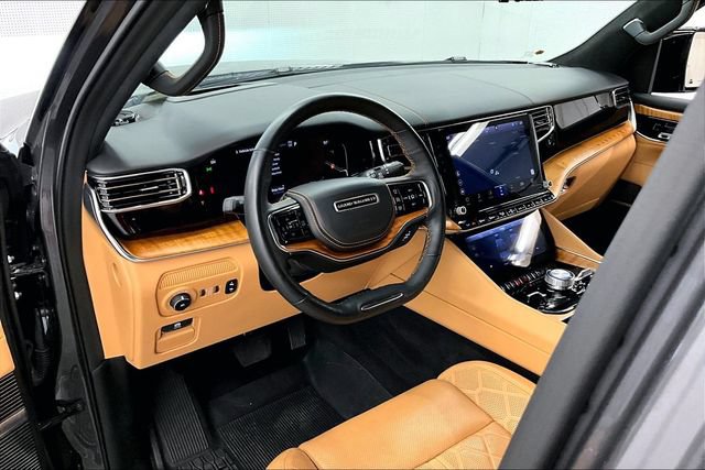 Used 2025 Jeep Grand Wagoneer L Series III w/ Rear-Seat Entertainment Group AWD/4WD image 15