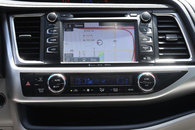 Used 2019 Toyota Highlander XLE w/ Carpet Mat Package (TMS) AWD/4WD image 21