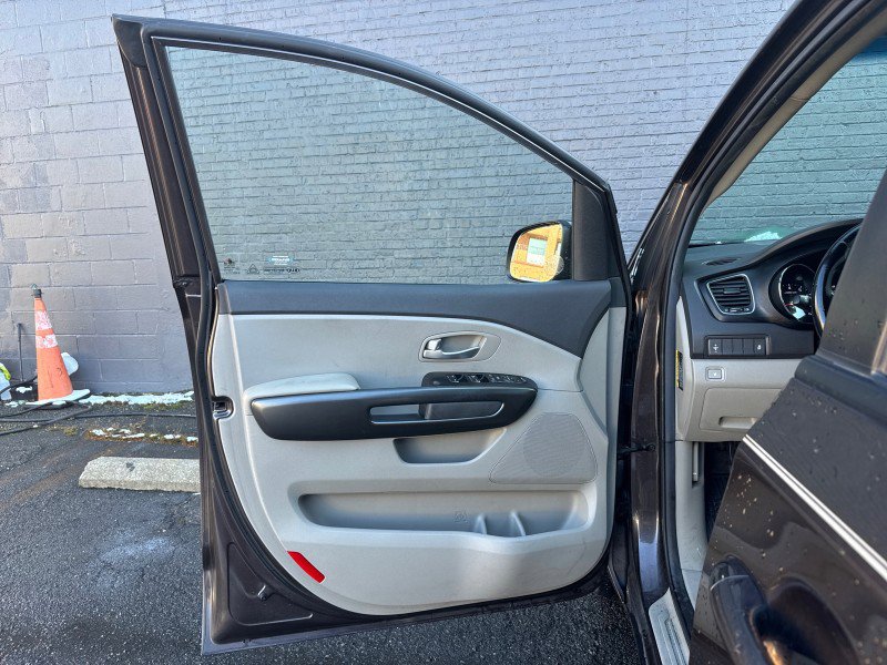 Used 2016 Kia Sedona LX w/ LX Essentials Premium Package image 10