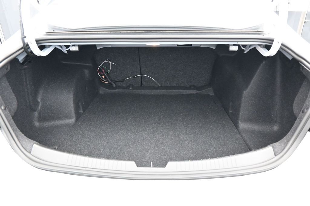 Used 2024 Chevrolet Malibu RS FWD image 30