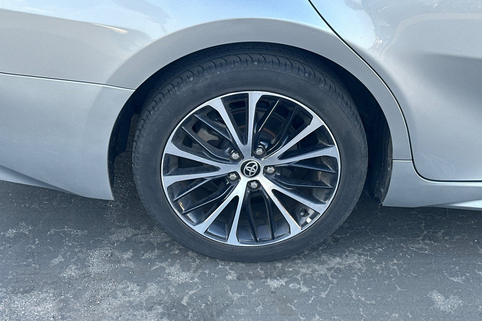 Used 2020 Toyota Camry SE image 4