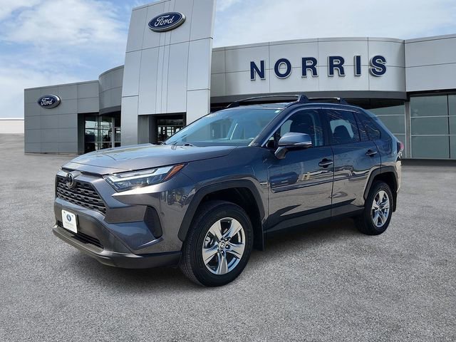 Used 2023 Toyota RAV4 XLE AWD/4WD image 2
