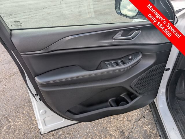 Used 2024 Jeep Grand Cherokee L Altitude AWD/4WD image 14