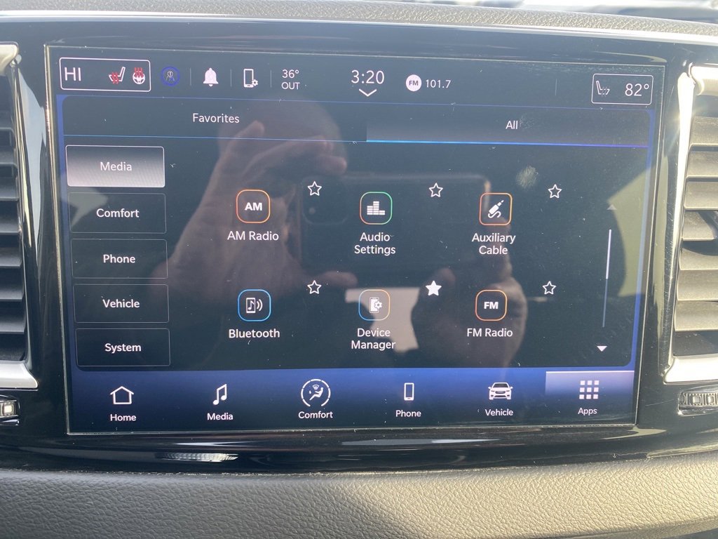 Used 2024 Chrysler Pacifica Touring-L image 15