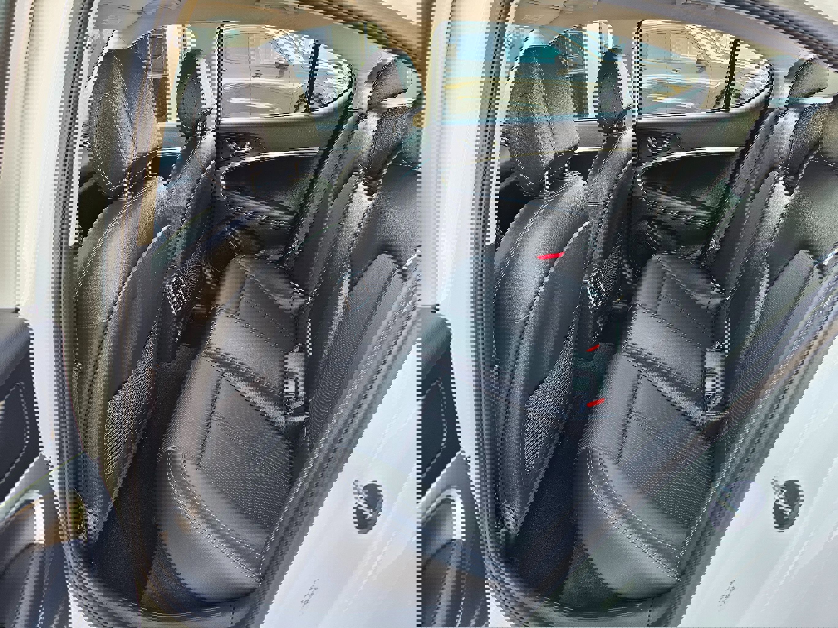 Used 2025 Genesis G70 2.5T image 19