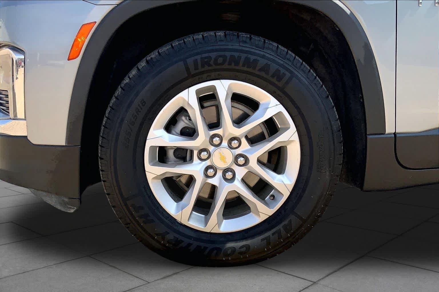 Used 2023 Chevrolet Traverse LS w/ Safety Package FWD image 11
