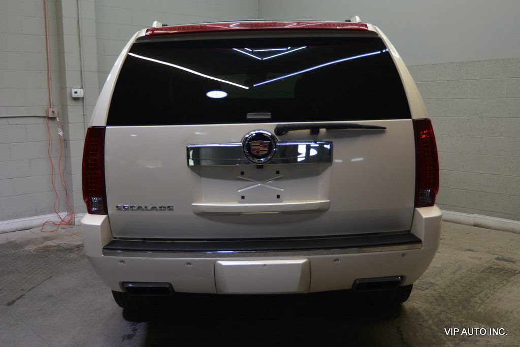 Used 2007 Cadillac Escalade AWD w/ Information Package image 9