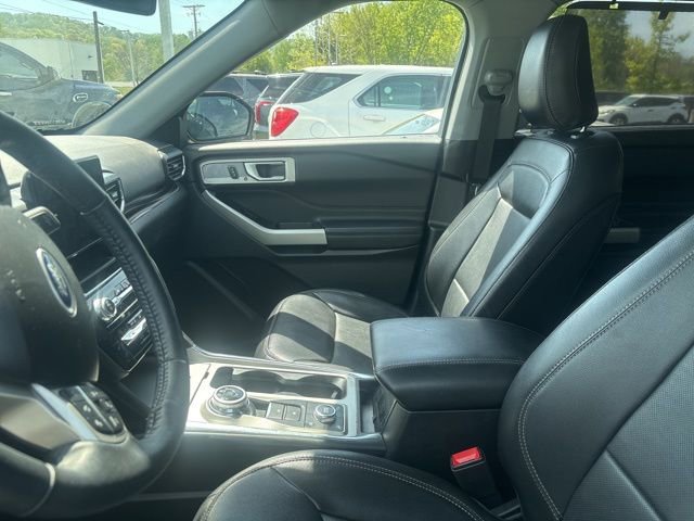 Used 2023 Ford Explorer Limited w/ Equipment Group 301A image 4