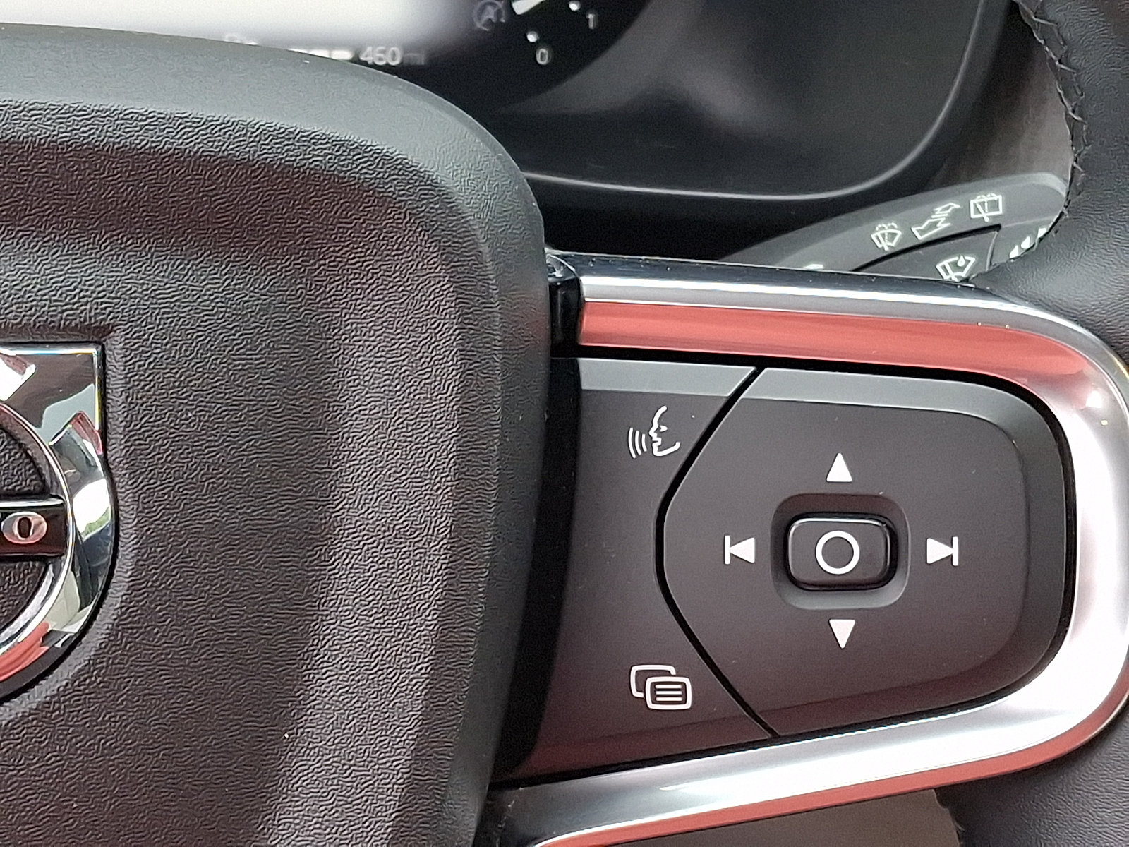 Certified 2023 Volvo XC40 B5 Plus w/ Climate Package AWD/4WD image 20