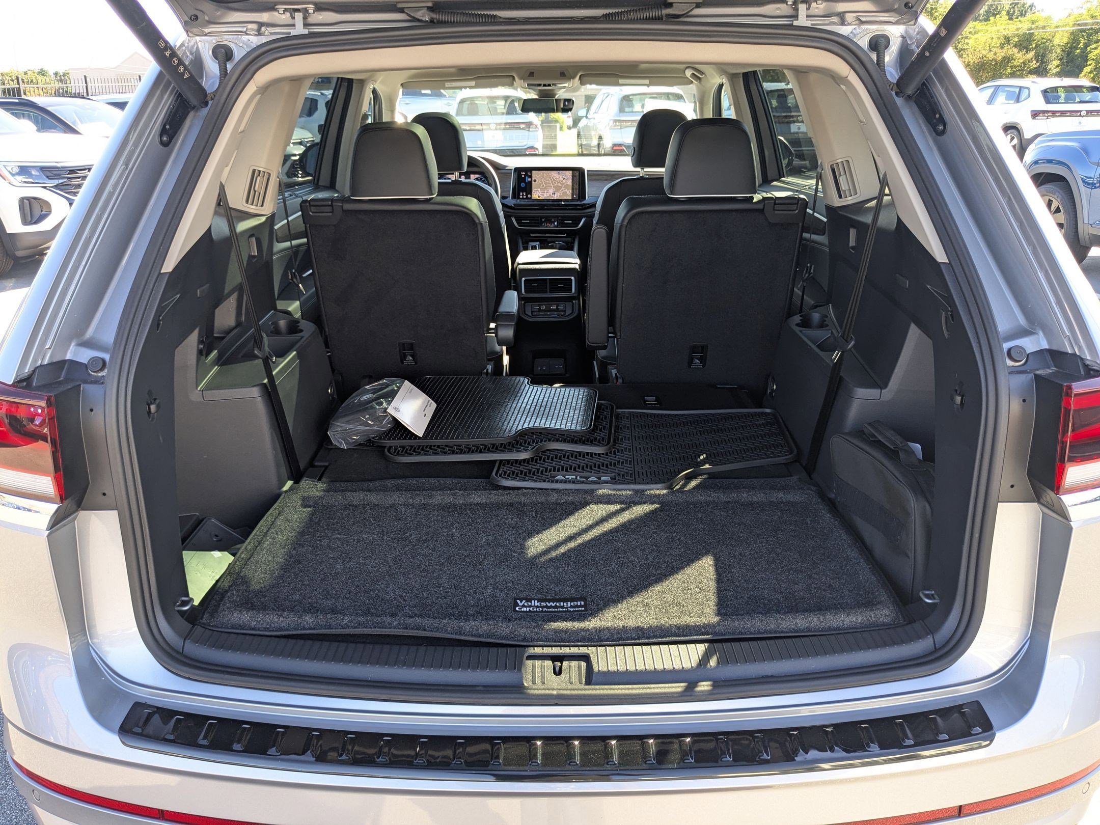 Used 2025 Volkswagen Atlas SEL Premium R-Line image 34