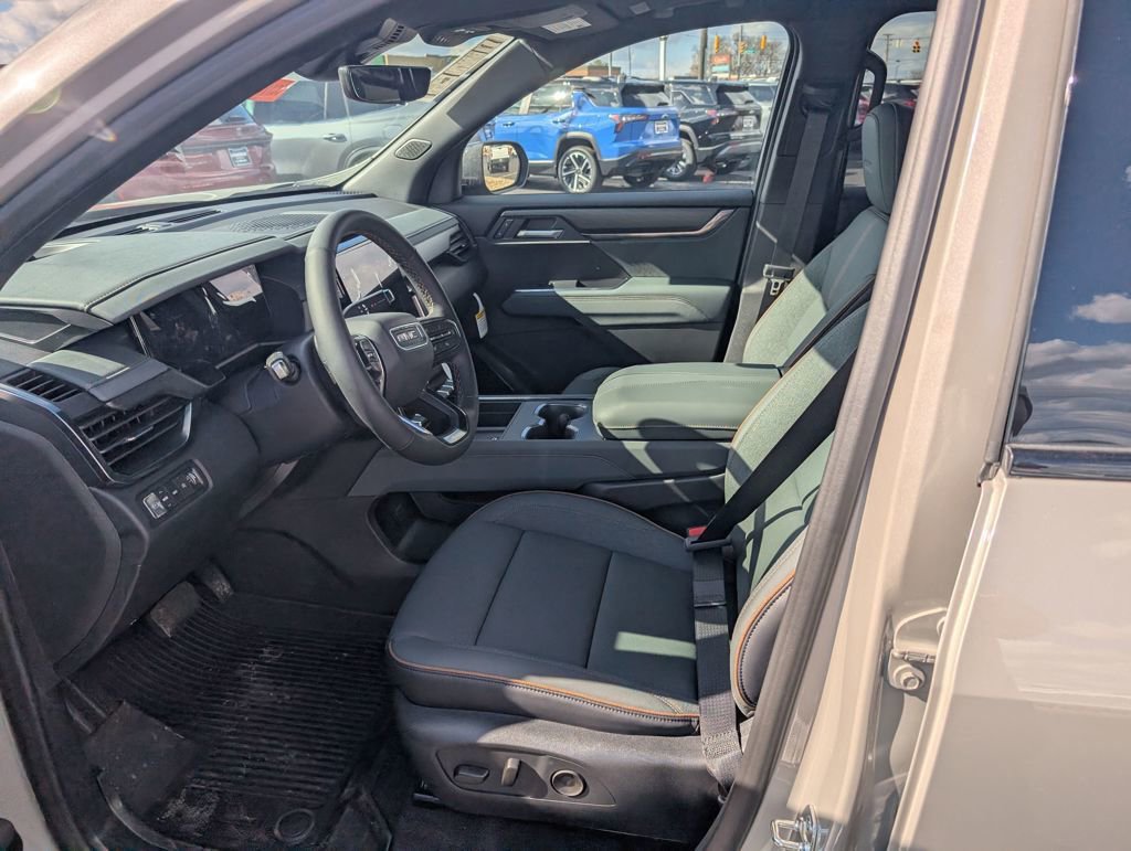 New 2026 GMC Acadia AT4 w/ Luxury Package image 14