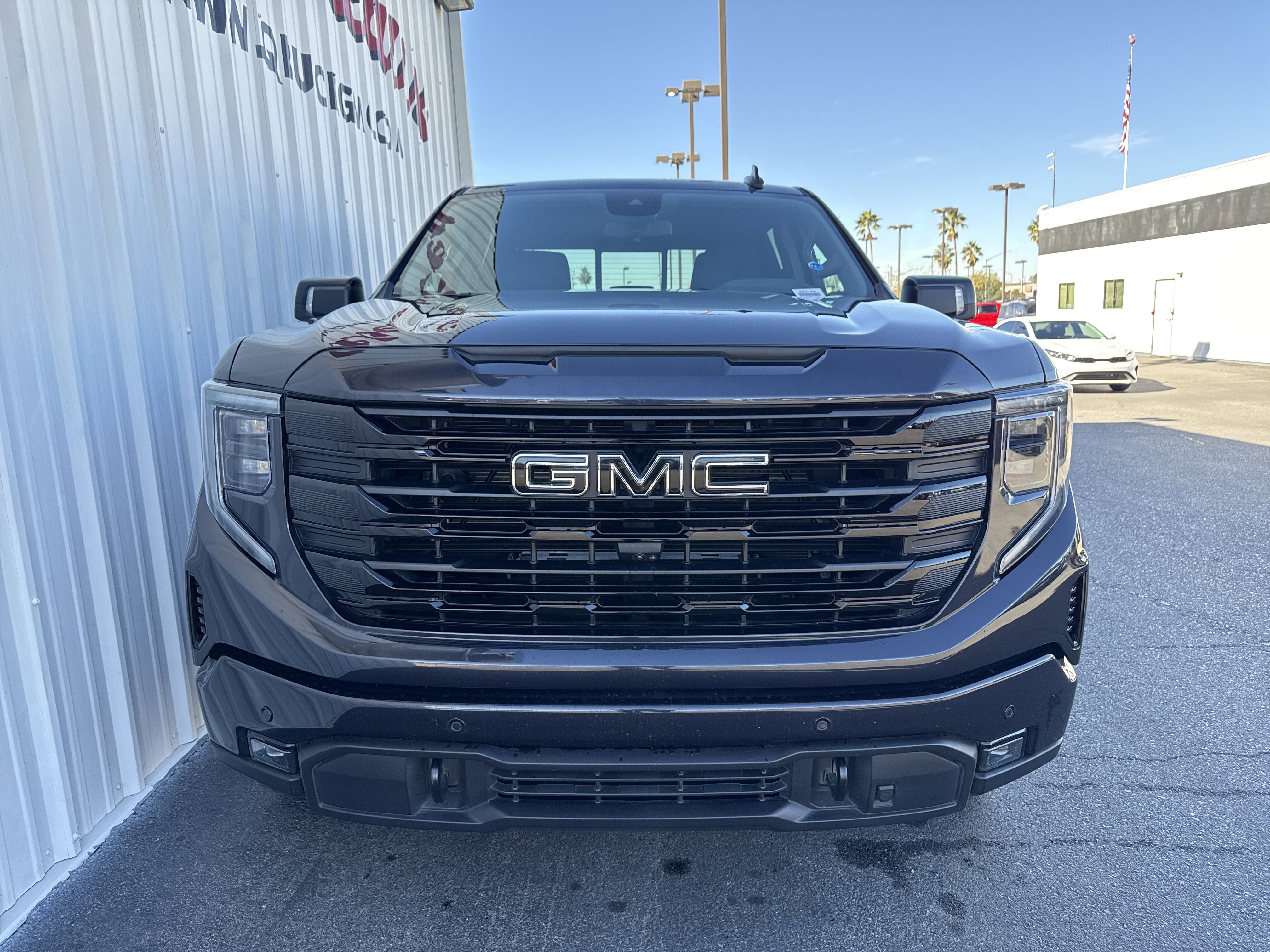 Used 2025 GMC Sierra 1500 Elevation image 9