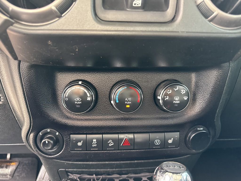 Used 2018 Jeep Wrangler Unlimited Sahara image 15