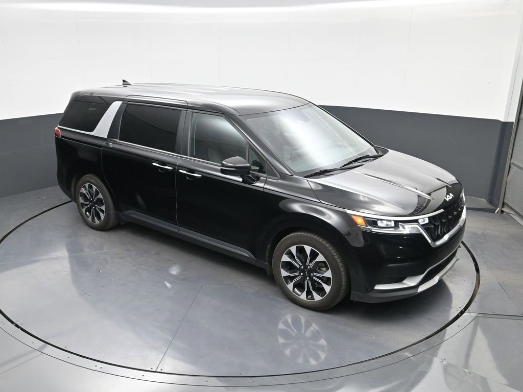 Used 2022 Kia Carnival EX image 24