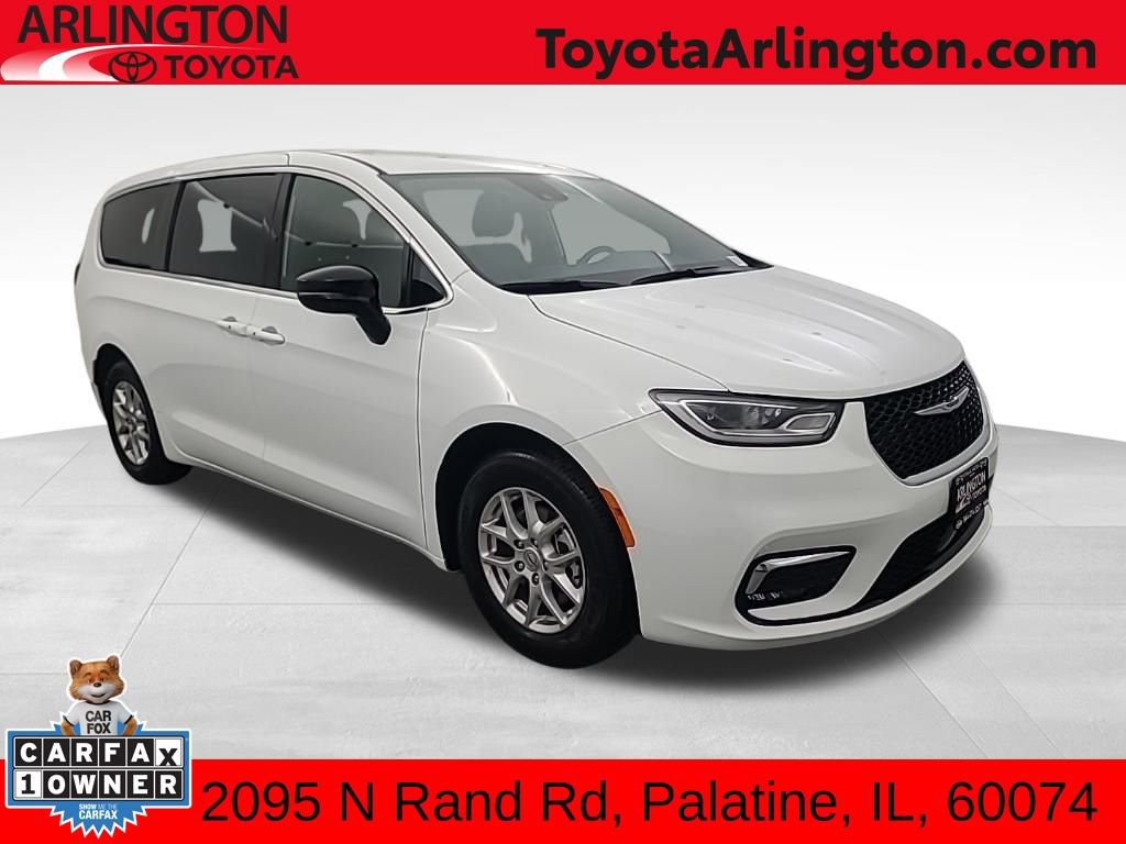 Used 2025 Chrysler Pacifica Select