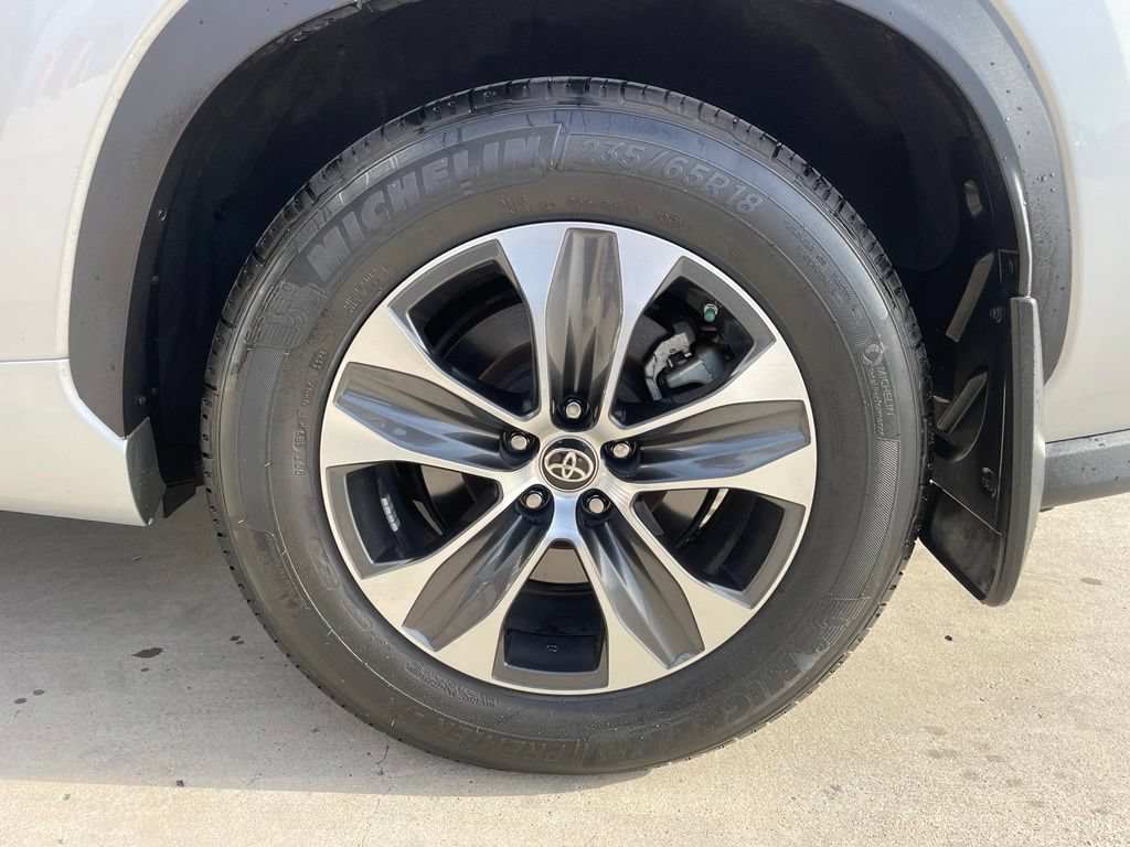 Used 2021 Toyota Highlander XLE AWD/4WD image 20