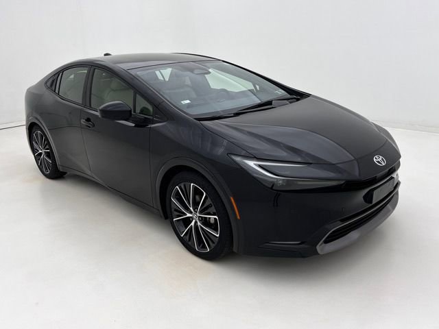 Used 2024 Toyota Prius XLE FWD image 2