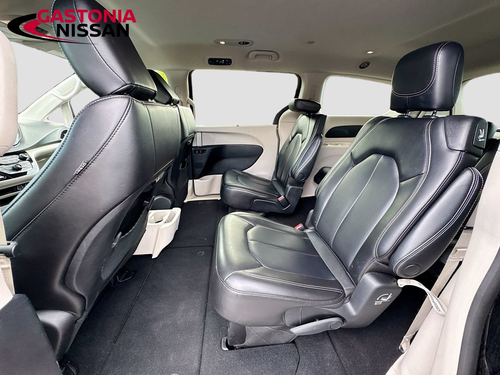Used 2023 Chrysler Pacifica Touring-L FWD image 32