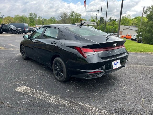 Used 2023 Hyundai Elantra SEL w/ Cargo Package FWD image 5