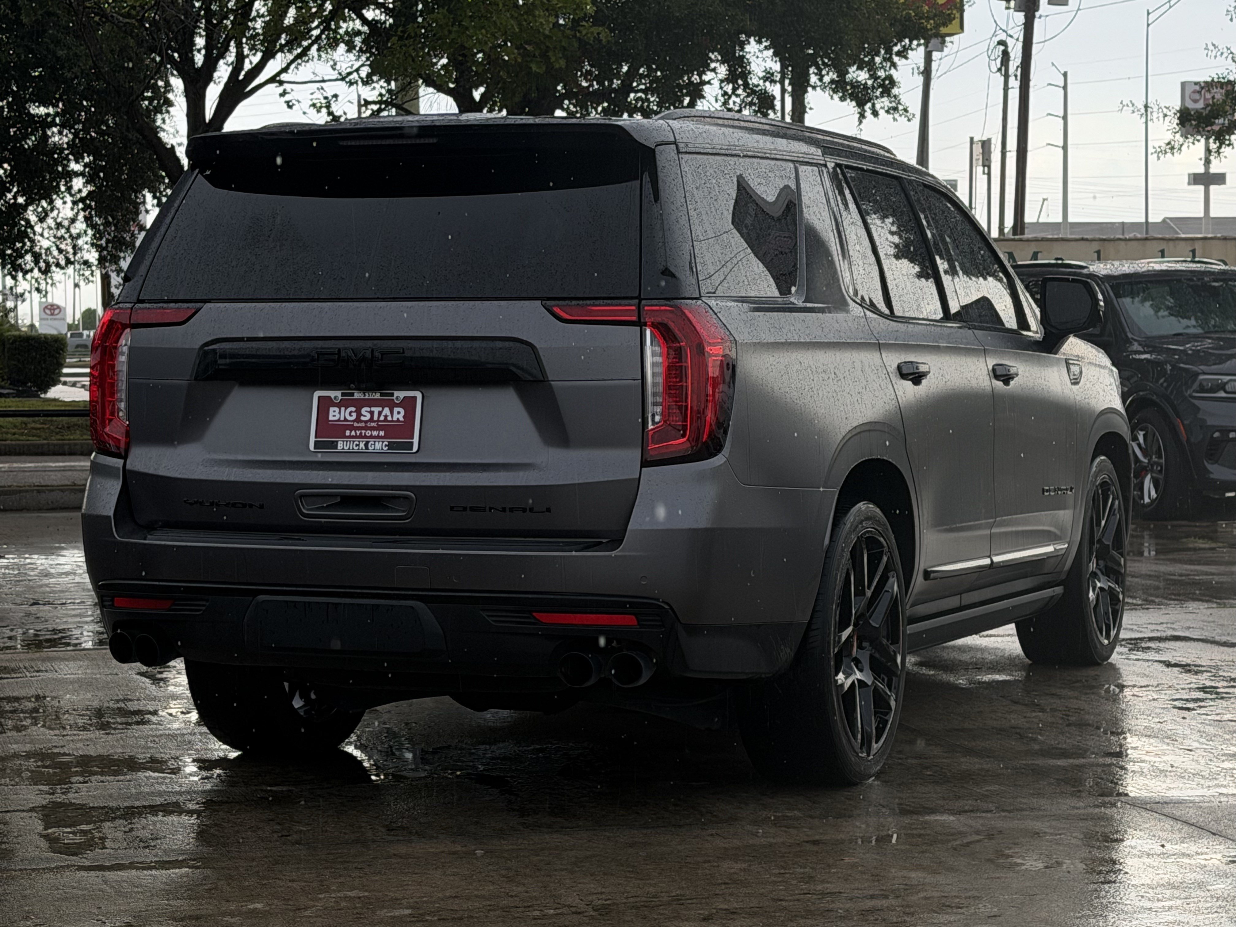 Used 2024 GMC Yukon Denali Ultimate AWD/4WD image 6