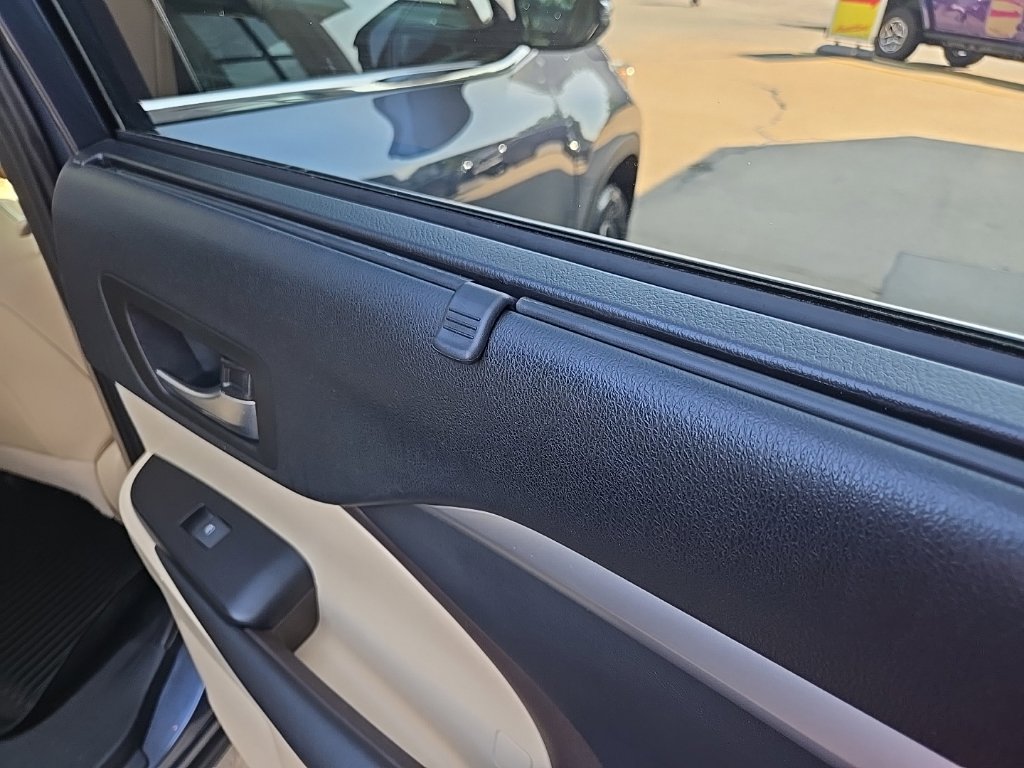 Used 2019 Toyota Highlander XLE FWD image 76