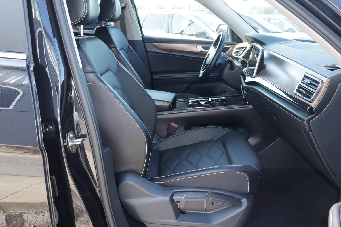 Used 2025 Volkswagen Atlas SE FWD image 22