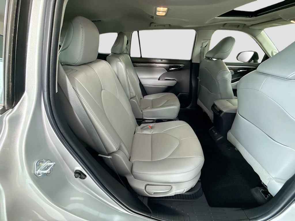 Used 2022 Toyota Highlander Limited FWD image 22