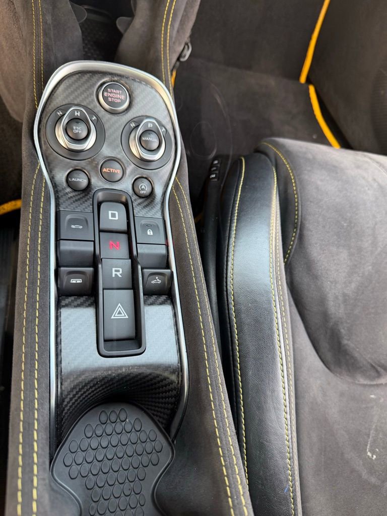 Used 2020 McLaren 600LT Spider RWD image 37