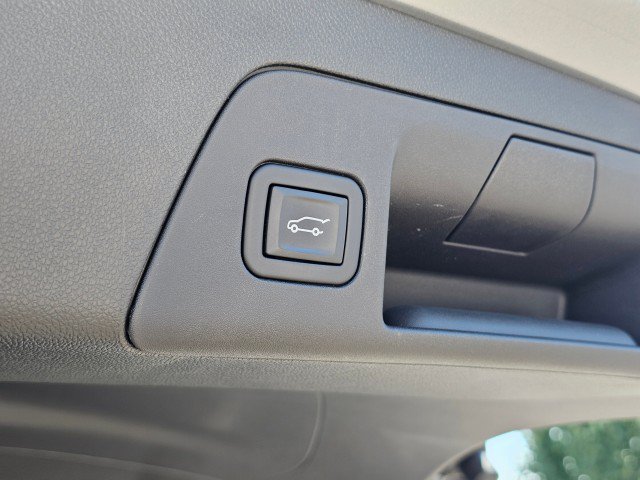 Used 2023 Buick Envision Avenir AWD/4WD image 19