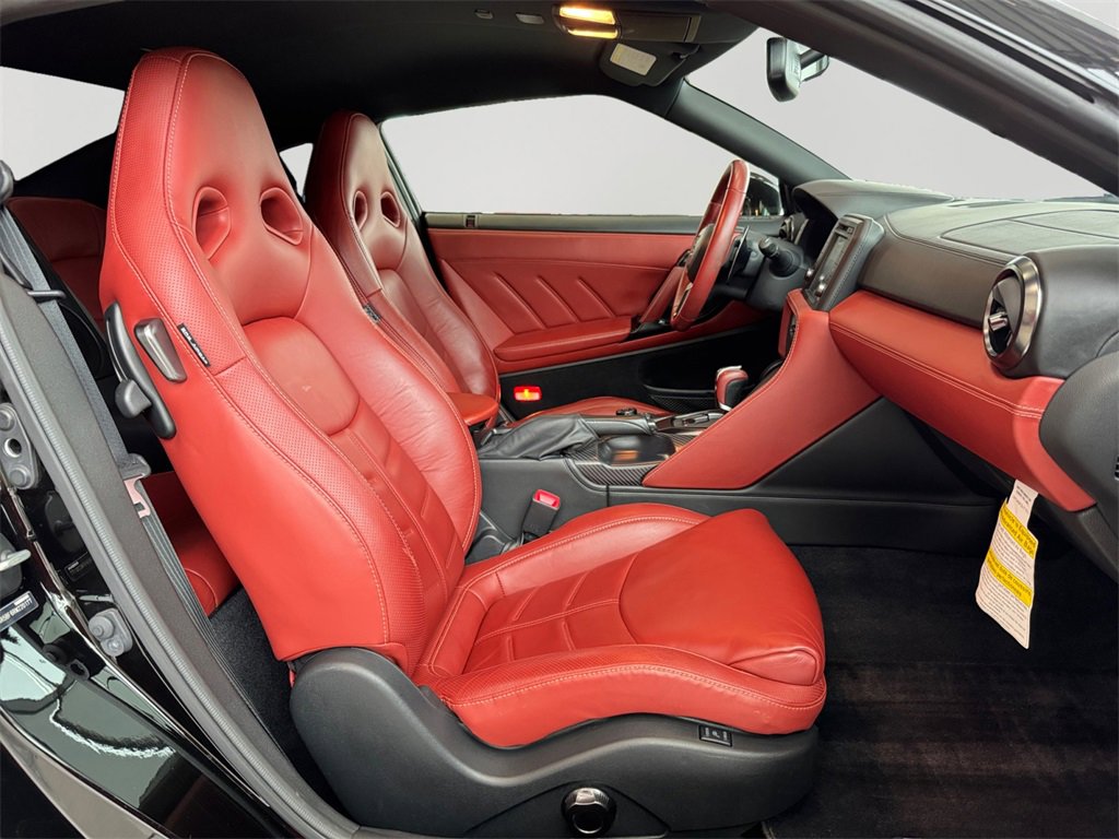 Used 2024 Nissan GT-R Premium w/ Premium Interior Package image 12