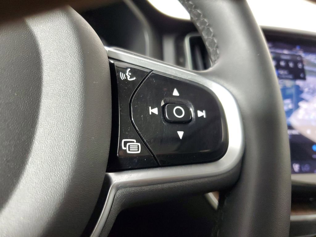 Certified 2023 Volvo XC60 B5 Plus w/ Protection Package Premier image 28