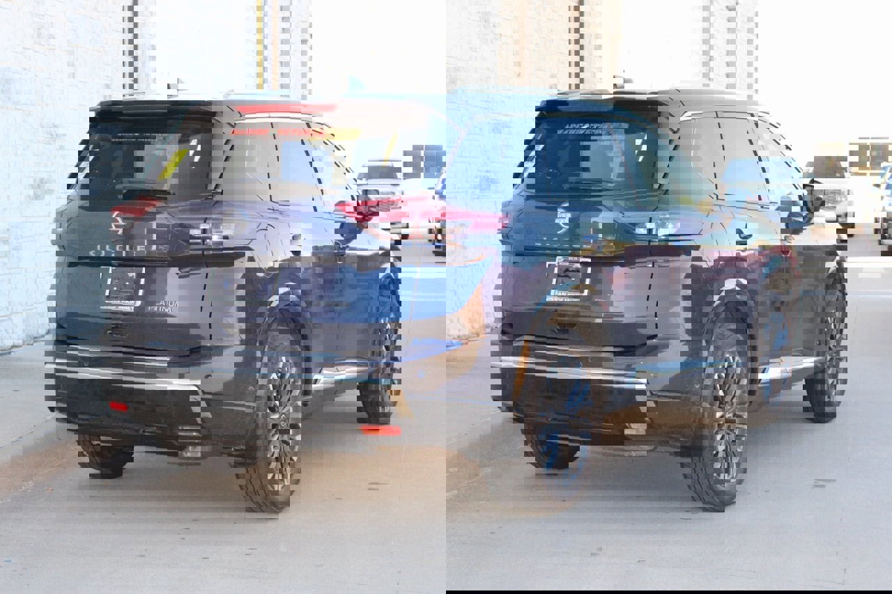 Used 2024 Nissan Rogue Platinum image 3