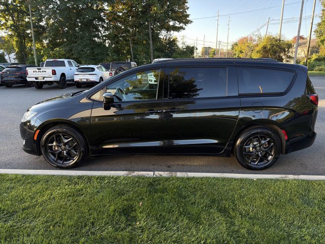 Used 2019 Chrysler Pacifica Touring-L w/ S Appearance Package FWD image 5