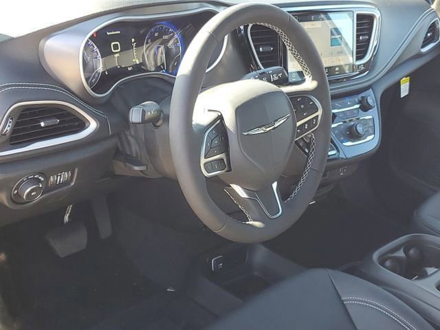 New 2026 Chrysler Pacifica Select image 9