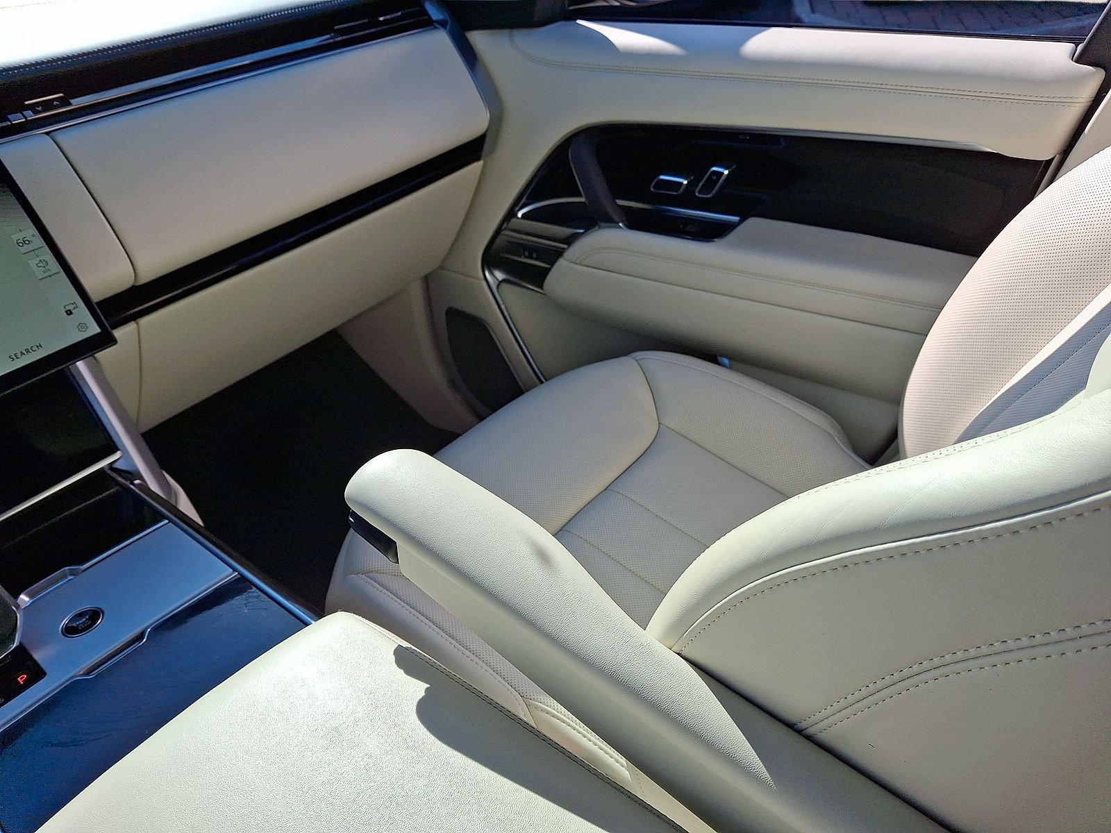 Certified 2024 Land Rover Range Rover Long Wheelbase Autobiography AWD/4WD image 5