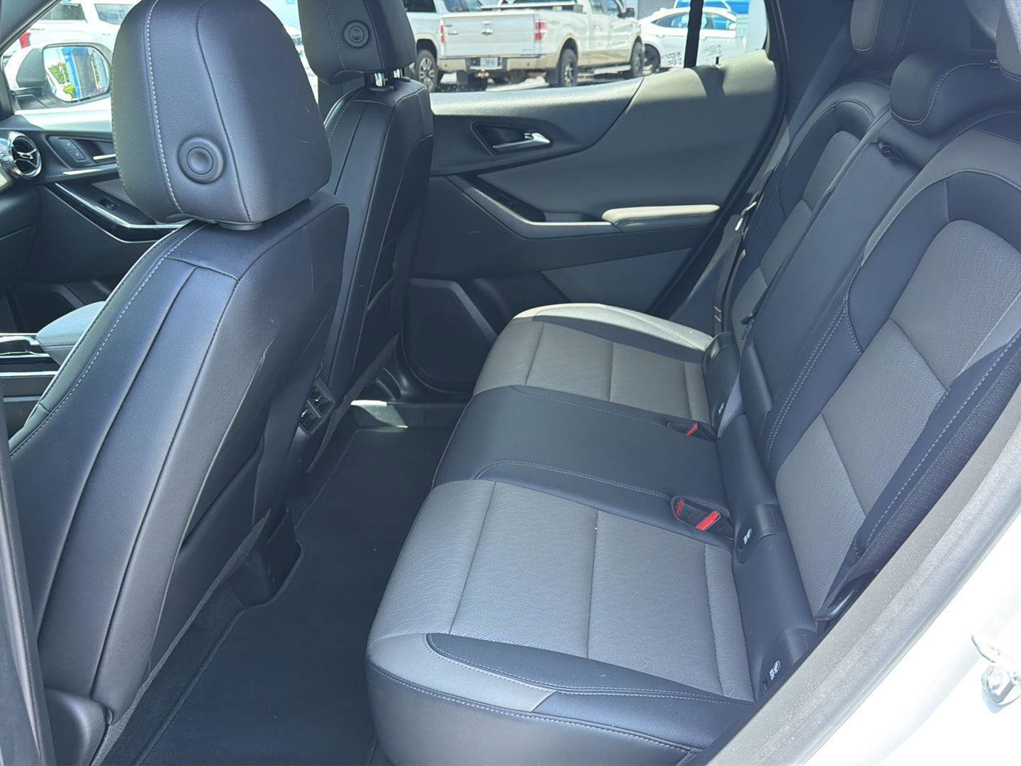 Used 2025 Chevrolet Equinox LT w/ Convenience Package II FWD image 11