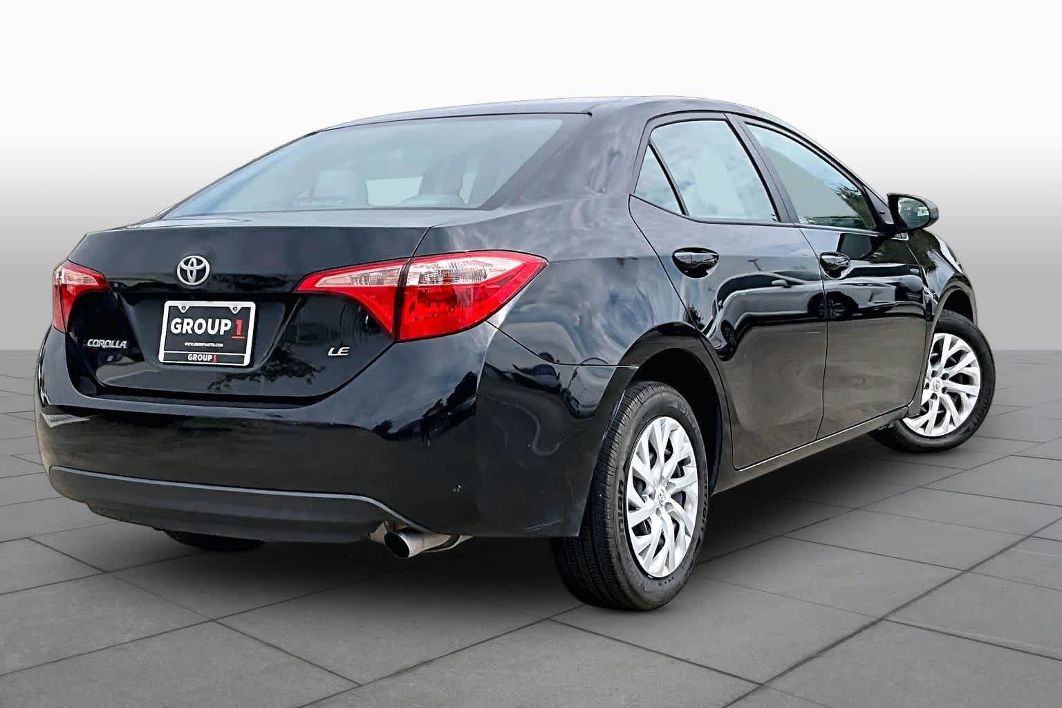 Used 2018 Toyota Corolla LE FWD image 12