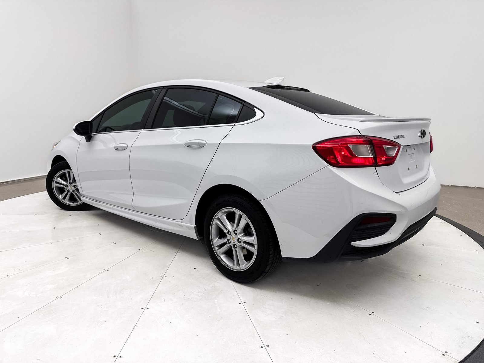 Used 2018 Chevrolet Cruze LT w/ RS Package image 2