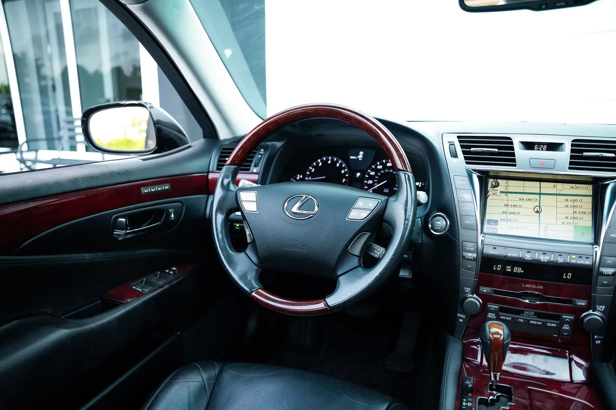 Used 2008 Lexus LS 460 RWD image 38