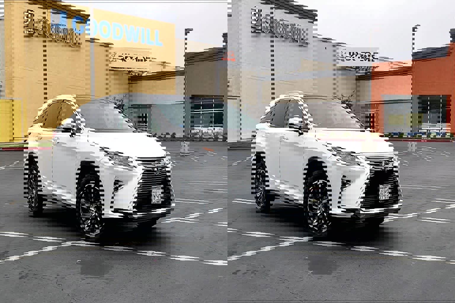 Used 2019 Lexus RX 450h AWD image 2