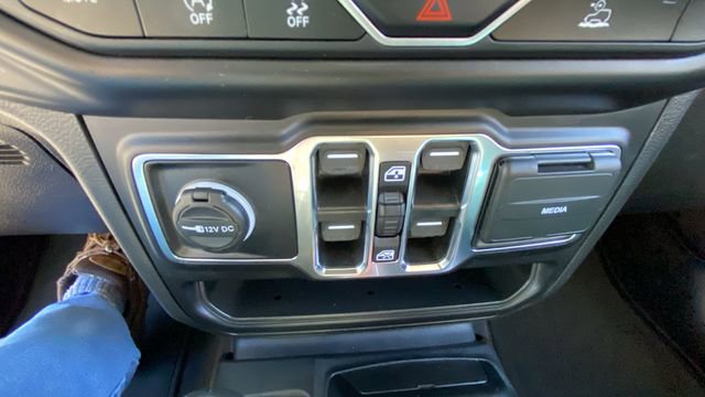 Used 2023 Jeep Gladiator Overland w/ Popular Equipment Package AWD/4WD image 29