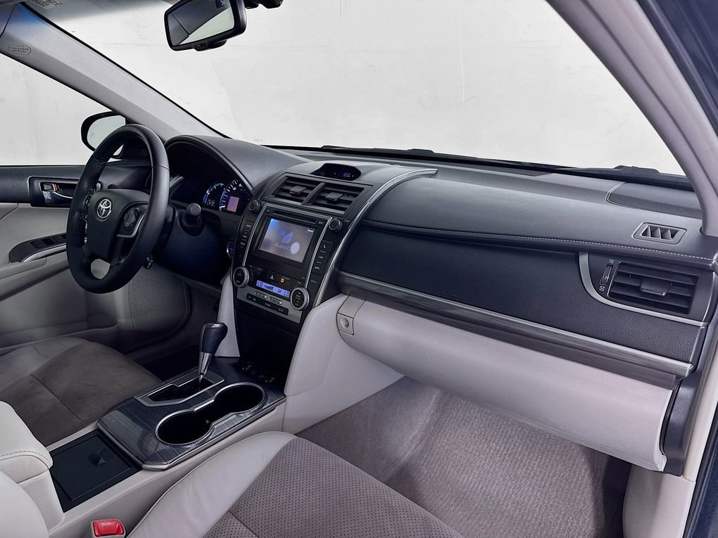 Used 2012 Toyota Camry XLE w/ Leather Pkg image 33
