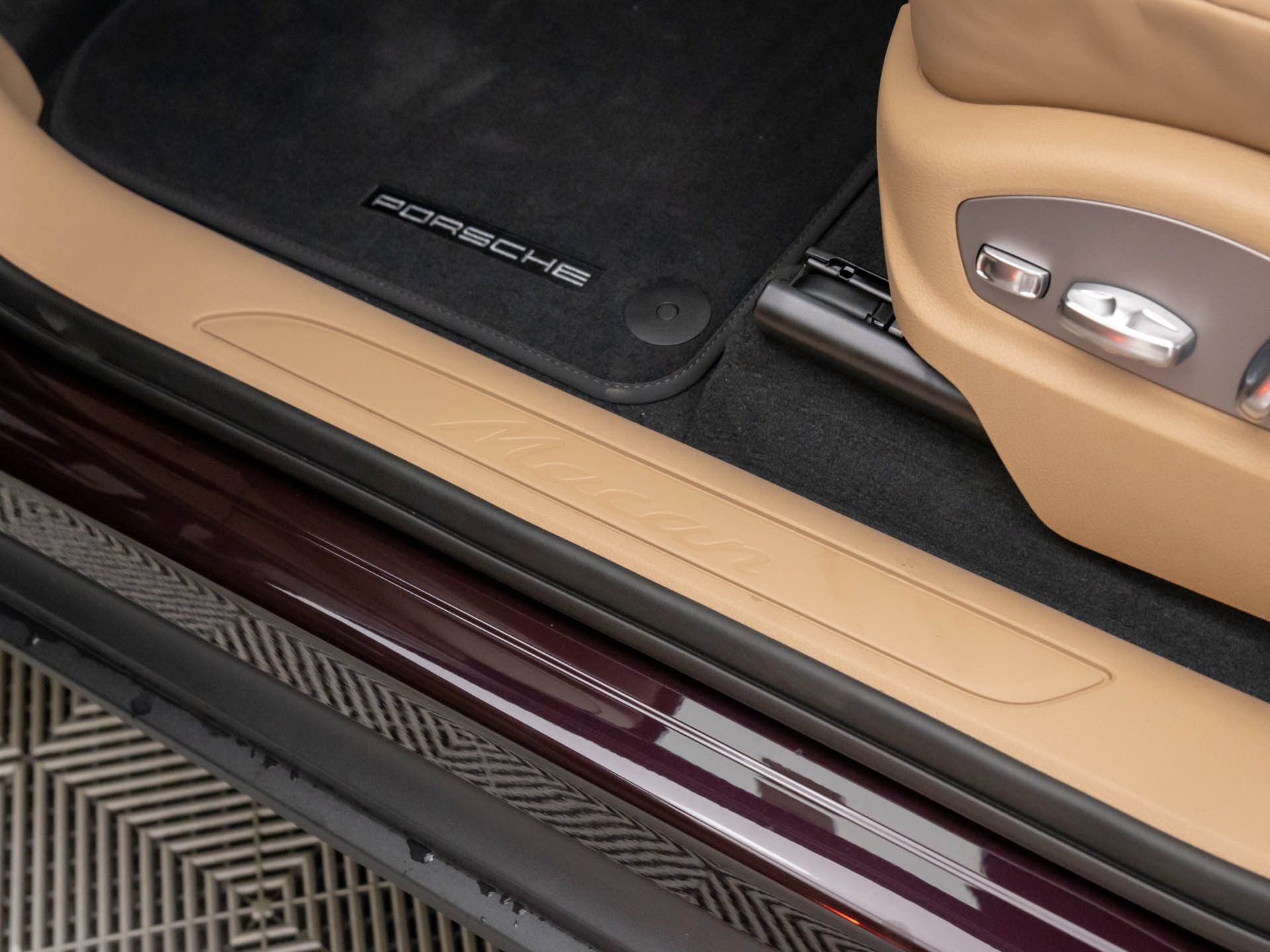 Certified 2026 Porsche Macan image 16