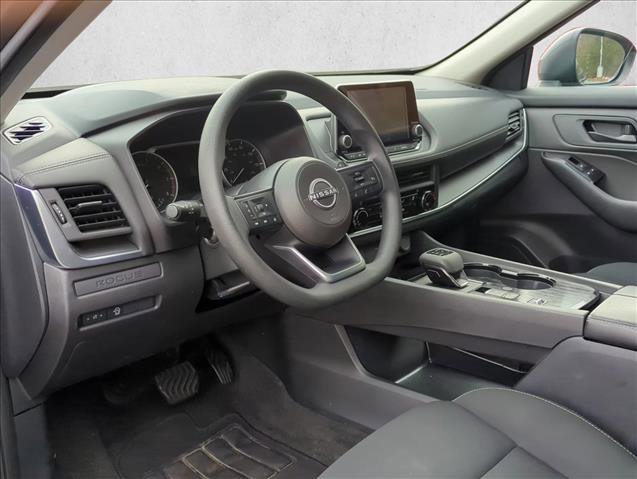 Used 2024 Nissan Rogue S image 9